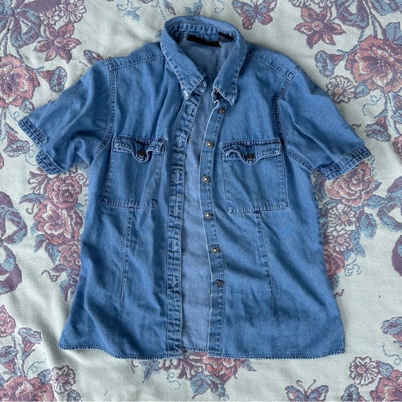 Mountain Lake Women’s Chambray Button Down Shirt - Picture 5 of 9